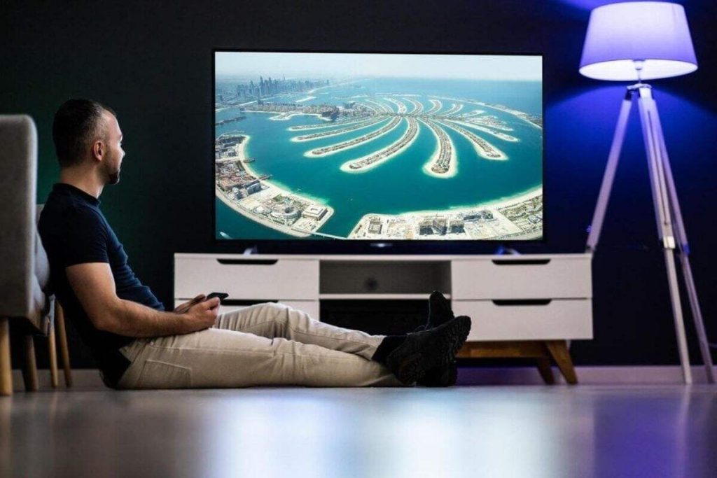 Smart IPTV streaming setup in Dubai home.