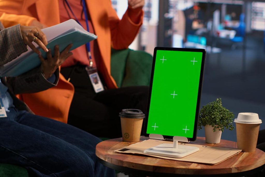 Dubai IPTV provider streaming HD content on smart TV.