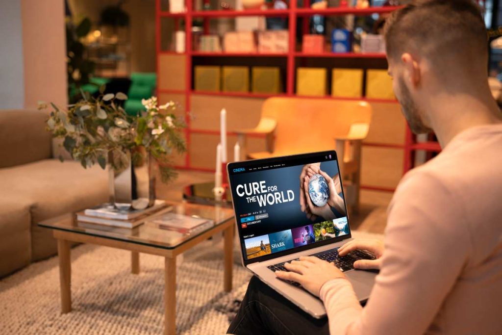 Smart TV showing IPTV streaming in a Dubai home.