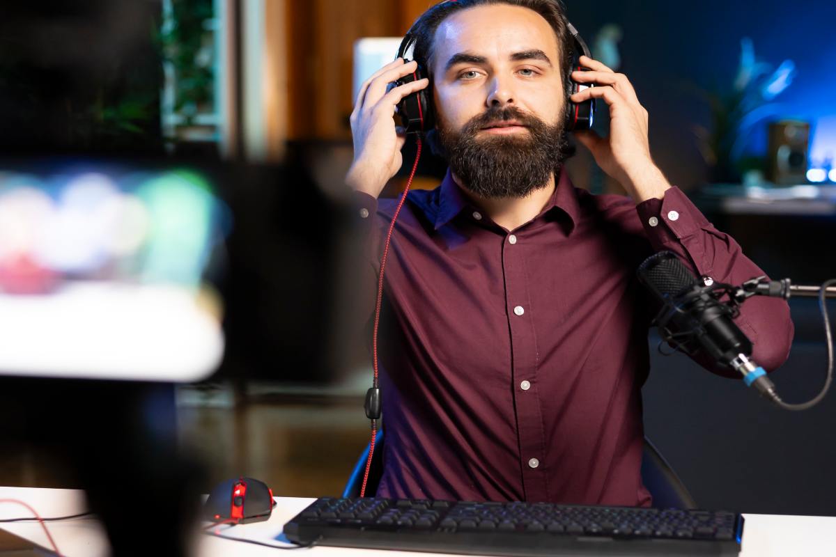 UAE resident browsing legal IPTV services online.